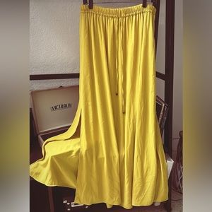 Zara Skirt Medium slits at both sides